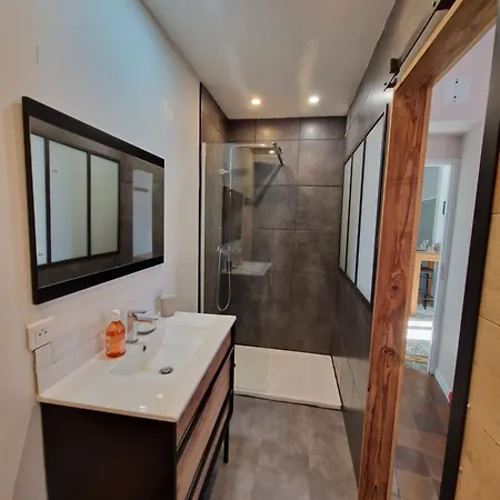 Llapasset Apartment *
